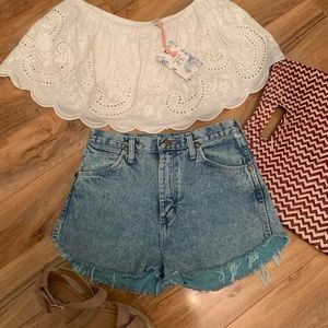 Chelsea & Violet The Getaway- Off the shoulder top